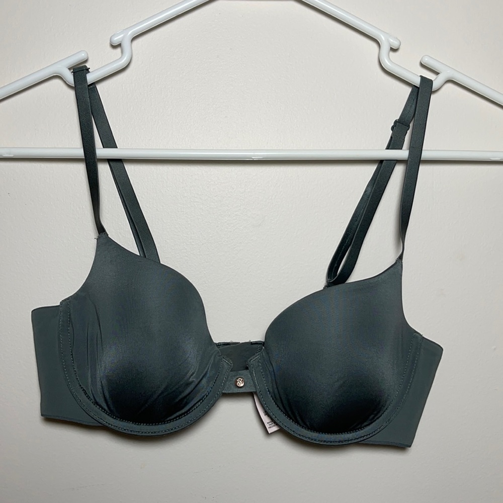 VS lined demi bra in great condition